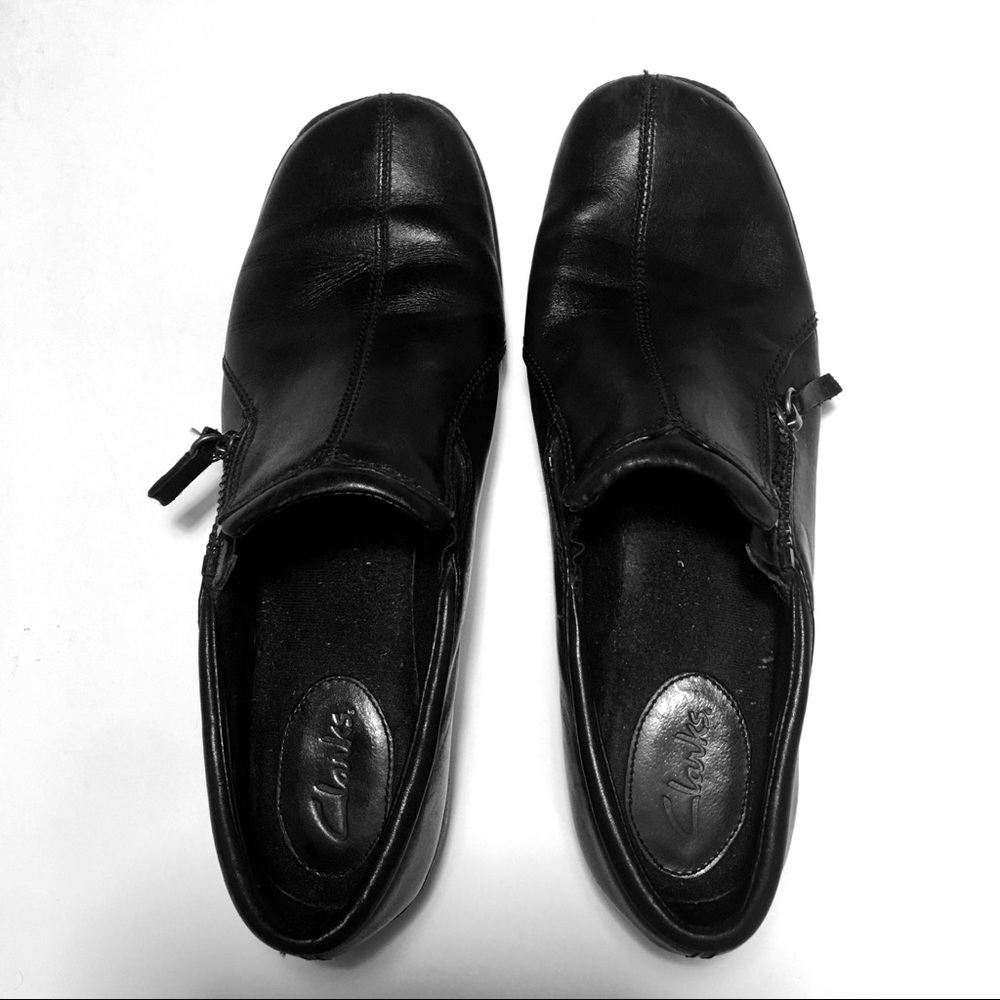 Clark’s Black Leather 7 1/2M Slip On Clogs - Picture 2 of 7